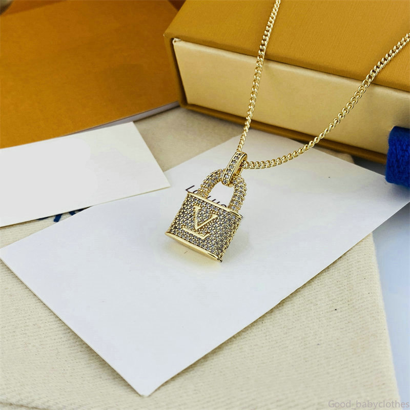lock Pendant Necklaces designer necklace bracelet Fashion Woman gold silver Chain Brand Letter Designer Jewelry Mens Womens Accessories