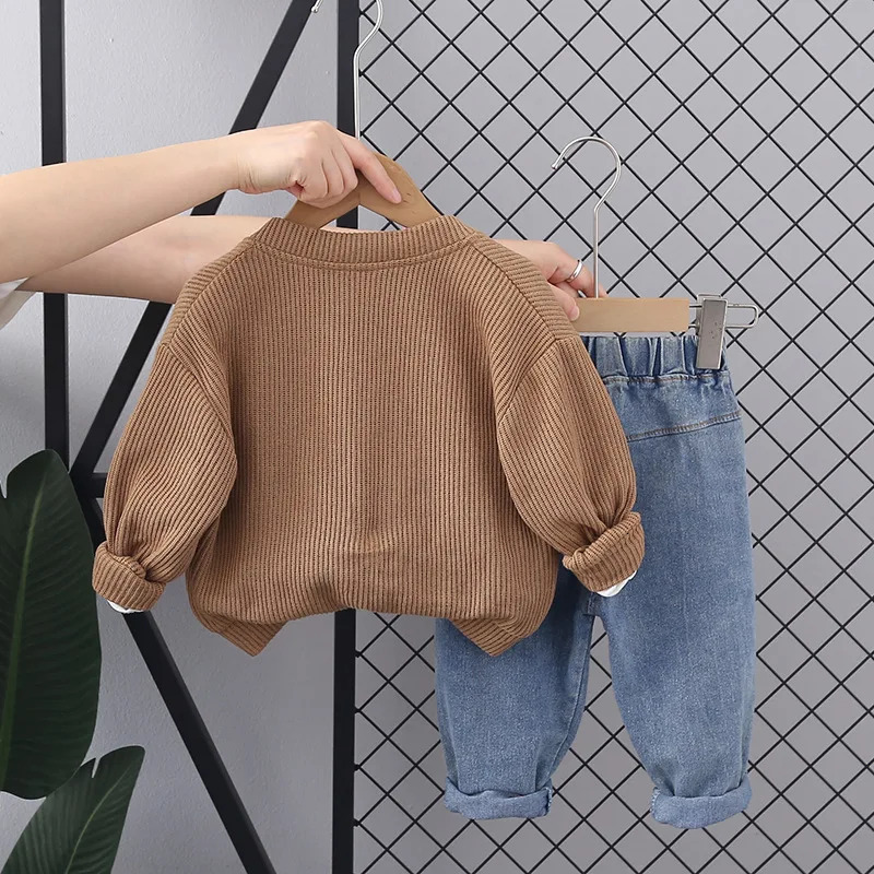 Clothing Sets Spring Autumn Children Boy 3PCS Clothes Set Cartoon Top Bear Sticker Sweater Cardigan Coat Suit Jeans Pant Baby Outfits 231102