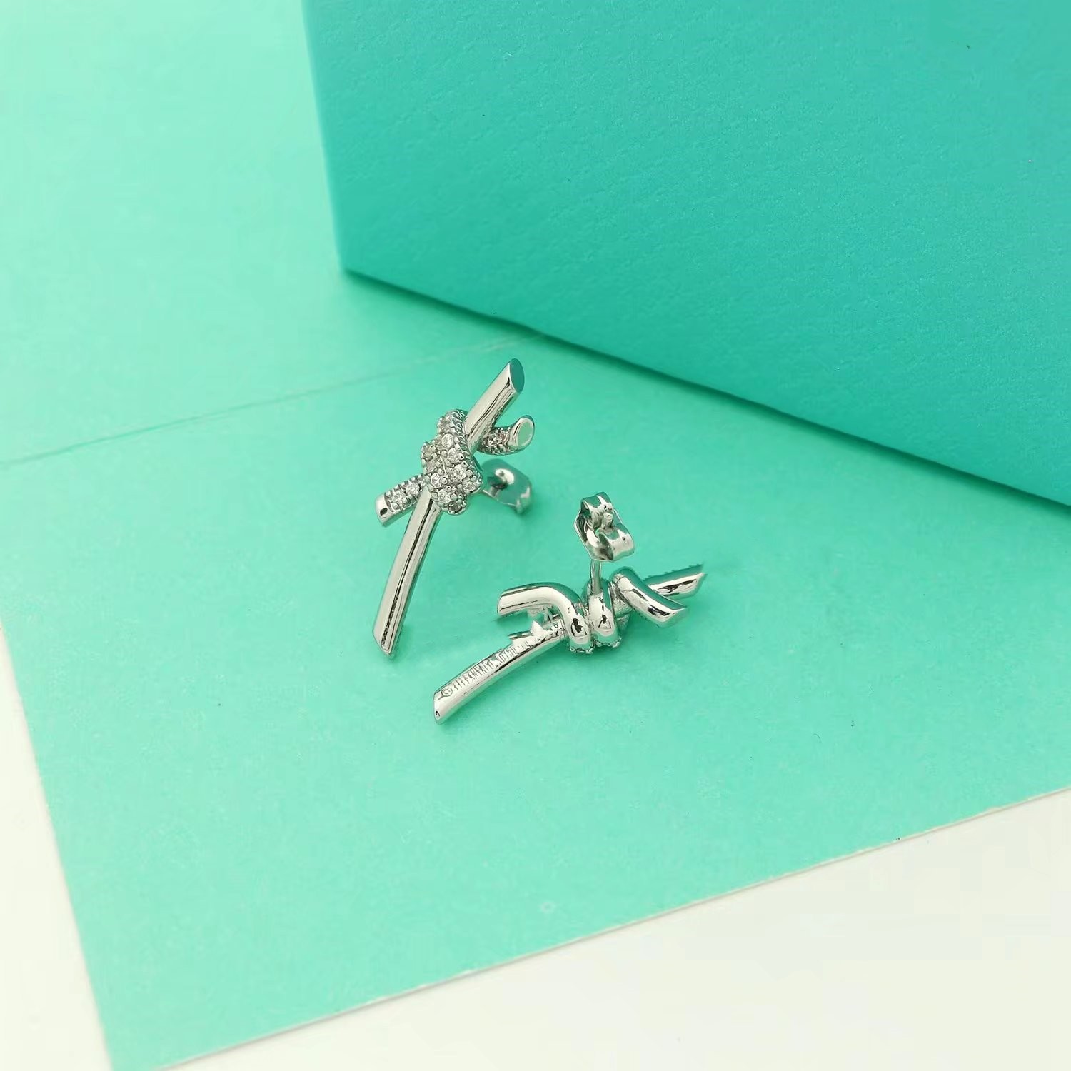 New Style Stainless Steel Fashion 14mm T Ear Stud Jewelry Heart-Shaped Pendant Earrings Love Earrings For Women's Party Wedding Gifts Wholesale
New Style Stainless Steel Fashion 14mm T Ear Stud Jewelry Heart-Shaped Pendant Earrings Love Earrings For Women's Party Wedding Gifts Wholesale