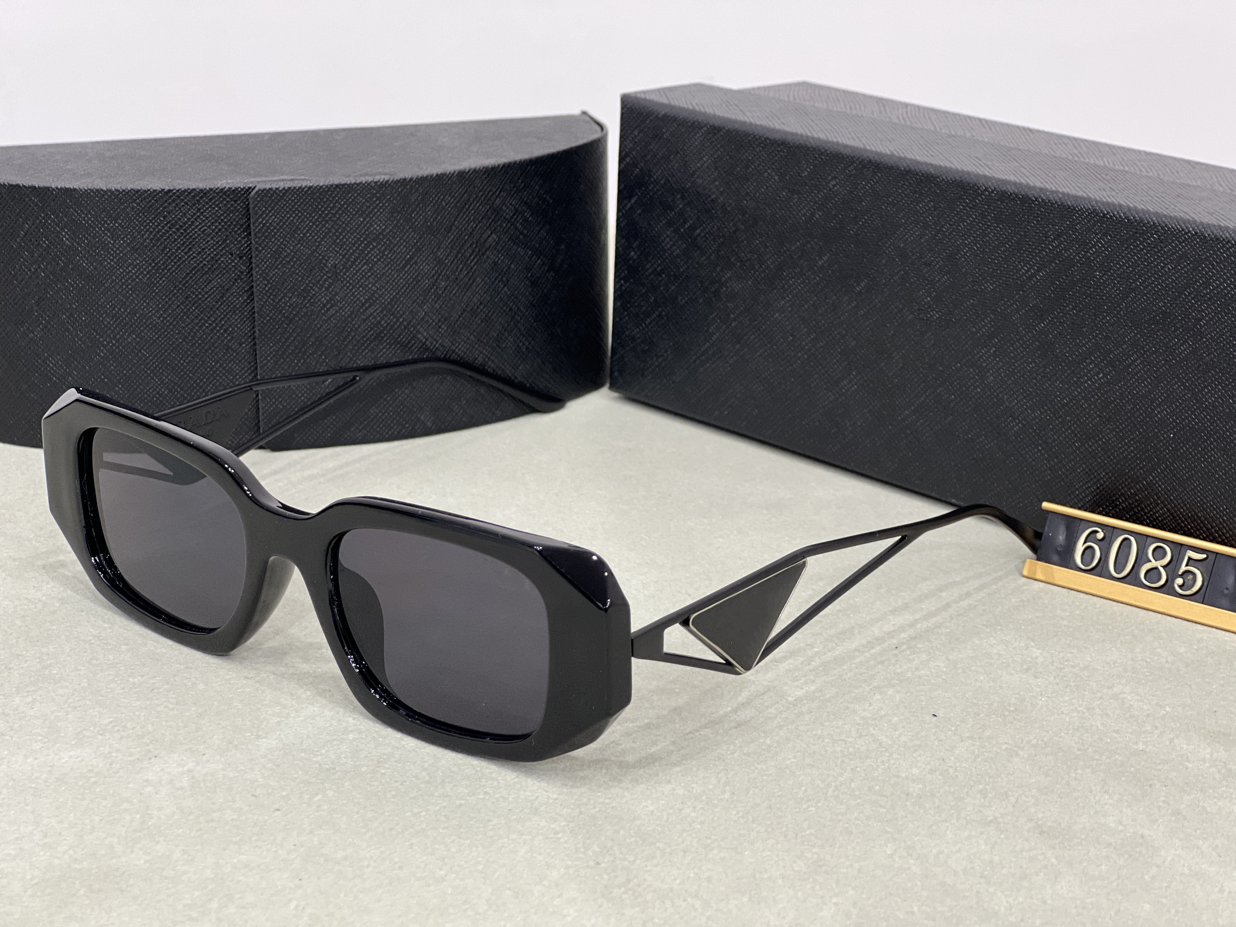 Luxury designers sunglasses For Women Unisex Designer Goggle summer Beach Sun Glasses Retro Frame Luxury Design UV400 With Box