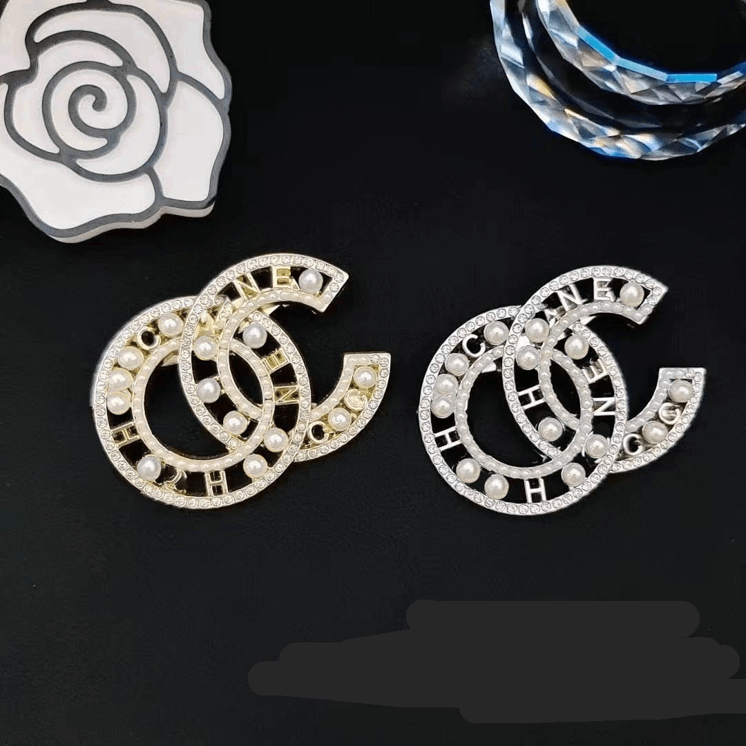 Fashion Brand Designer Broochs Women Mens Party Gift Luxury Double Letter Brooch Gold Jewelry Dress Accessory Brooches Suit Pin
Fashion Brand Designer Broochs Women Mens Party Gift Luxury Double Letter Brooch Gold Jewelry Dress Accessory Brooches Suit Pin