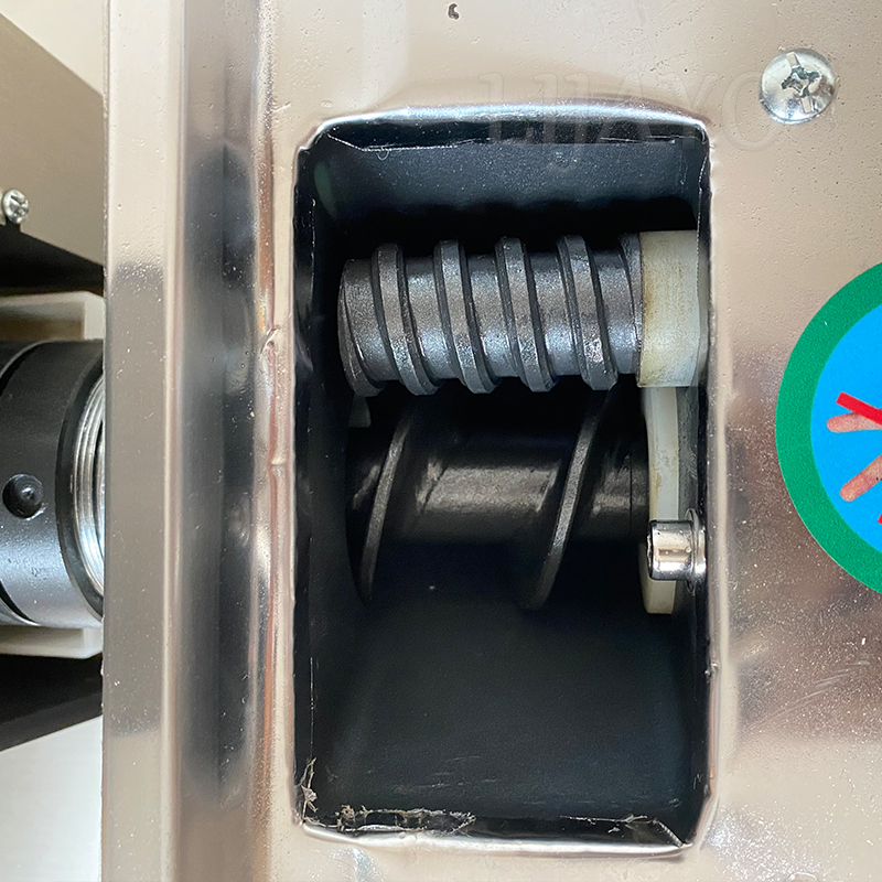 Automatic Gyoza Dumpling Wrapper Pelmeni Empanada Samosa Momo Making Machine