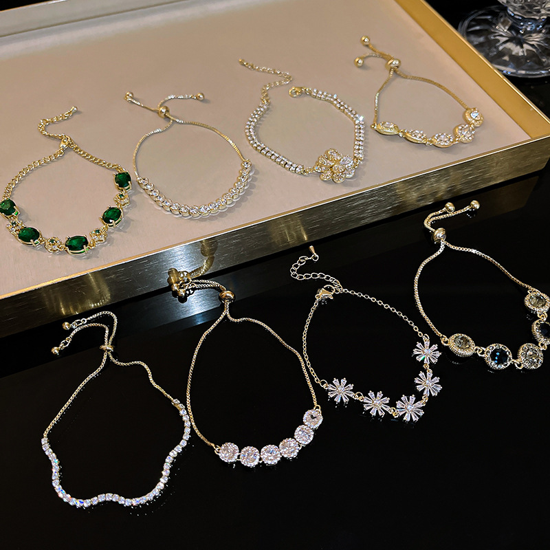 Fashion jewelry charm bracelet chains Zircon diamond encrusted pull bracelet Korea Emerald Super Flash link temperament advanced girlfriends jewelry for women
Fashion jewelry charm bracelet chains Zircon diamond encrusted pull bracelet Korea Emerald Super Flash link temperament advanced girlfriends jewelry for women