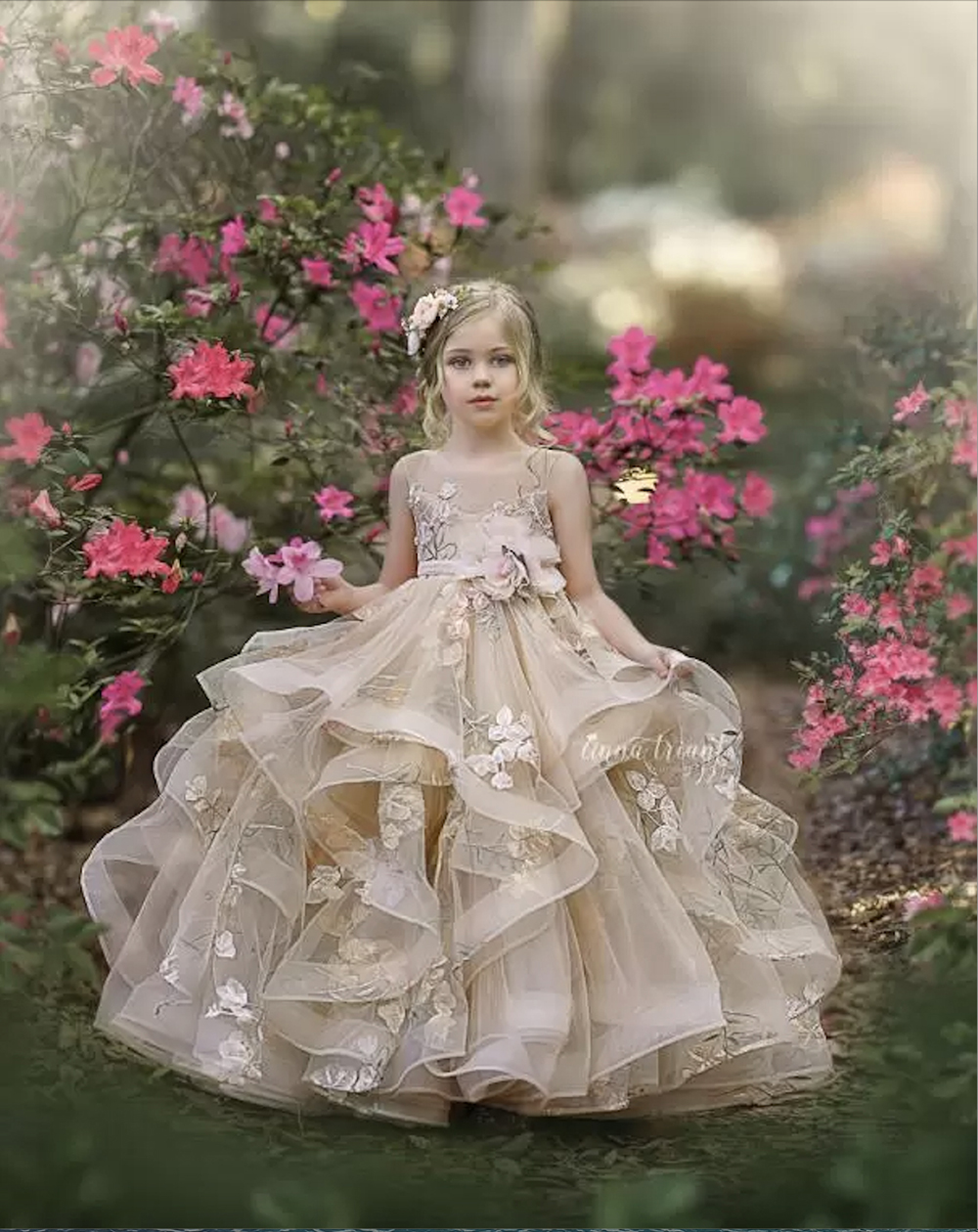New Flower Girl Dresses For Weddings Jewel Neck Champagne Puffy Ruffles Tiered Floral Little Kids Baby Gowns First Communion Dresses