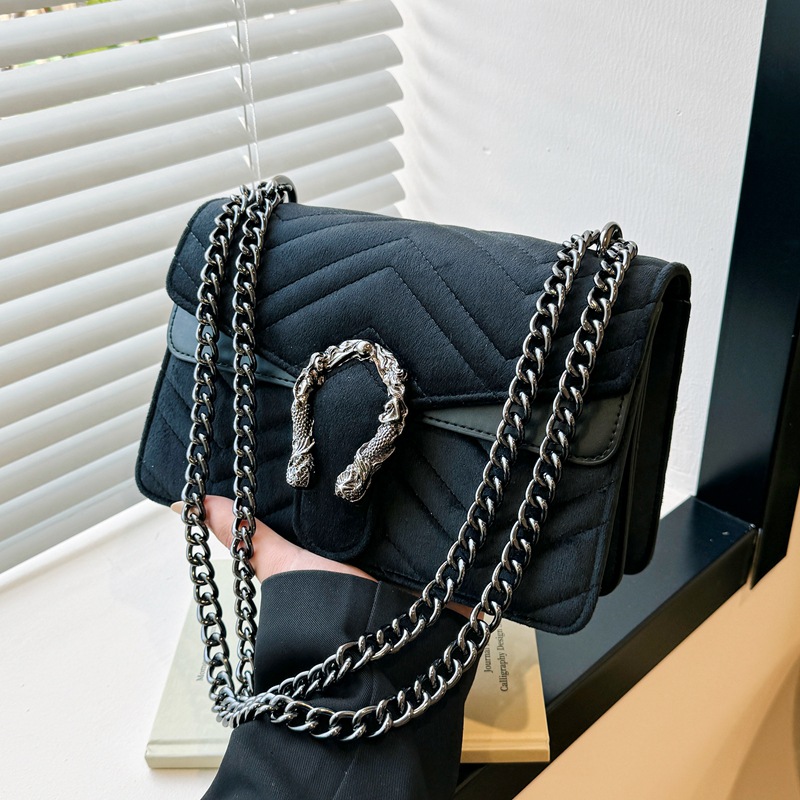 wholesale ladies shoulder bags 5 colors winter fashion velvet chain bag classic hitchhiking stitch striped handbag sweet retro buckle women purse 829#