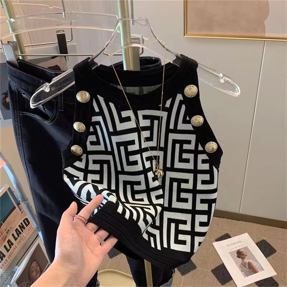 Sexy Tanks Women Knits T Shirts Tops cute Pattern Knitted Hoodie Sleeveless Sports Slim Vest Tops Blouse Clothing size S, Black 1
Sexy Tanks Women Knits T Shirts Tops cute Pattern Knitted Hoodie Sleeveless Sports Slim Vest Tops Blouse Clothing size S, Black 1