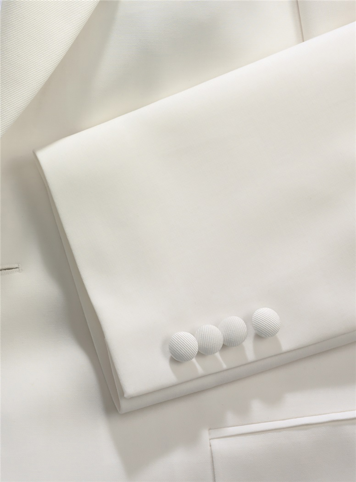 Two Pieces Wedding Tuxedos Men Suits Handsome Soft Peaked Lapel Suit One Button Three Packets Customized Pockets Multi-scenario Coat Vest Spring