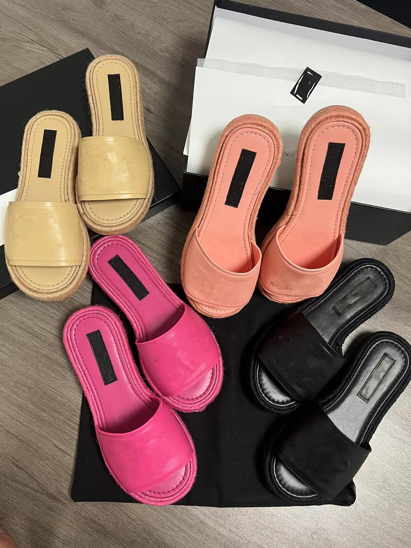 famous brand Beach slippers Classic Flat heel Summer Designer Fashion flops leather lady Slides women shoes Hotel Bath Ladies sexy Sandals 35-42, Pink
famous brand Beach slippers Classic Flat heel Summer Designer Fashion flops leather lady Slides women shoes Hotel Bath Ladies sexy Sandals 35-42, Pink