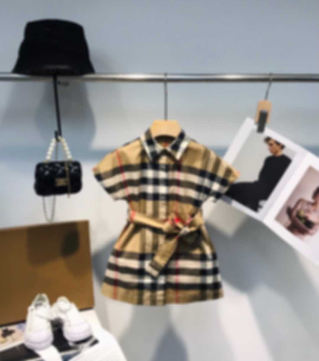 23ss girls dress kids designer clothes girls plaid dresses Short sleeve pure cotton lapel waist ribbon princess skirt High quality baby clothes, Camel 
23ss girls dress kids designer clothes girls plaid dresses Short sleeve pure cotton lapel waist ribbon princess skirt High quality baby clothes, Camel