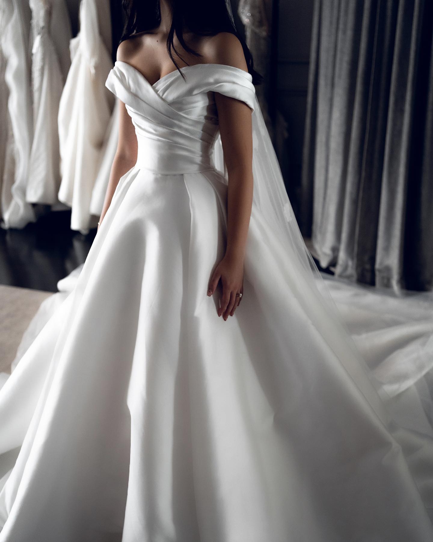 Elegant White Satin A-Line Wedding Dresses Off The Shoulder Simple Long Bridal Gowns Pleats Garden Beach Robe De Mariage Vestido Novia 2026