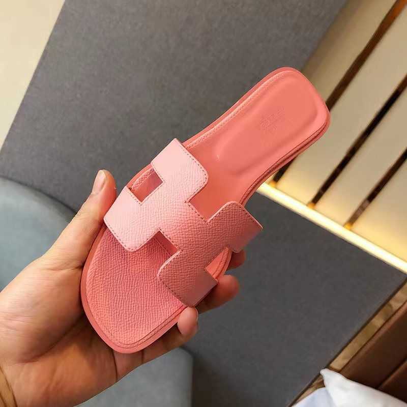 Slippers Paris Herms Xiaxin Oran h Family Womens Genuine Leather Flat Bottom Casual Sandal Versatile for Beach Outwear Color Matching YT6A
Slippers Paris Herms Xiaxin Oran h Family Womens Genuine Leather Flat Bottom Casual Sandal Versatile for Beach Outwear Color Matching YT6A