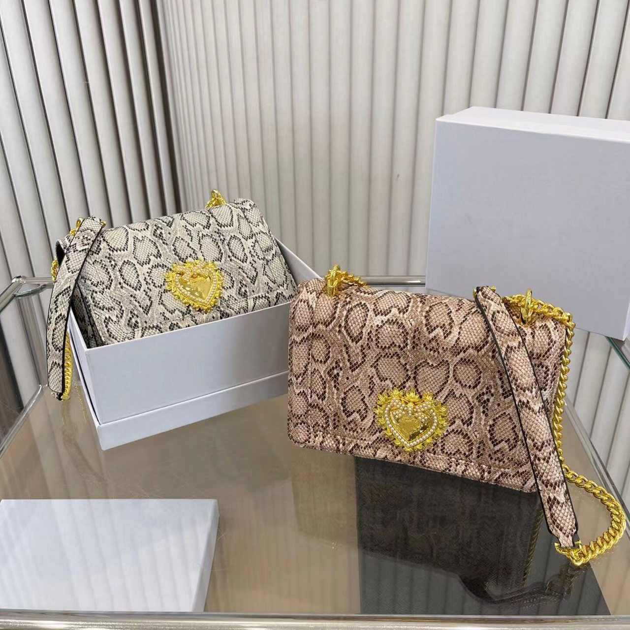 luxurys designers bag Women handbags totes channel Clutch Flap handbag classic famous fashion BOY MINI bags travel Crossbody WOC summer Shoulder Wallet Purses, Customize
luxurys designers bag Women handbags totes channel Clutch Flap handbag classic famous fashion BOY MINI bags travel Crossbody WOC summer Shoulder Wallet Purses, Customize