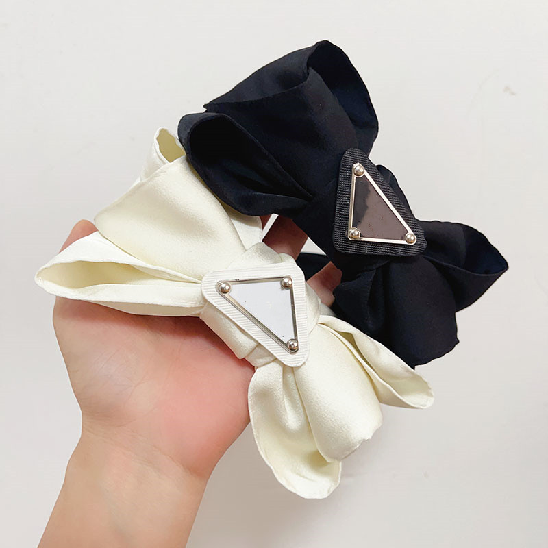 Classic Luxury Triangle Tag Headbands Women Fashion Letter Headband Headdress Party Outdoor Sports BFF Gifts Sports Jewelry, Black
Classic Luxury Triangle Tag Headbands Women Fashion Letter Headband Headdress Party Outdoor Sports BFF Gifts Sports Jewelry, Black