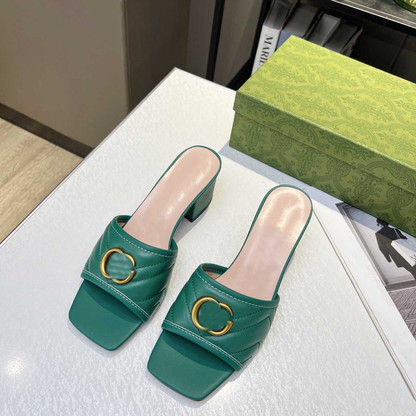 Summer dress shoes party high-heeled sandals slippers women's shoes metal buckle fashion leather flip-flops elegant mature women's sandals., Pink
Summer dress shoes party high-heeled sandals slippers women's shoes metal buckle fashion leather flip-flops elegant mature women's sandals., Pink