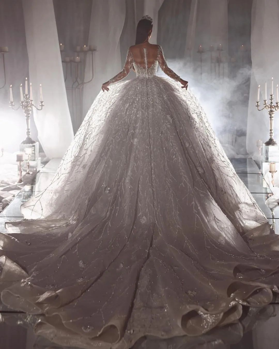 Vintage Ball Gown Dresses Sequins Beads Illusion Long Sleeves Wedding Dress Sweep Train Bridal Gowns 0515