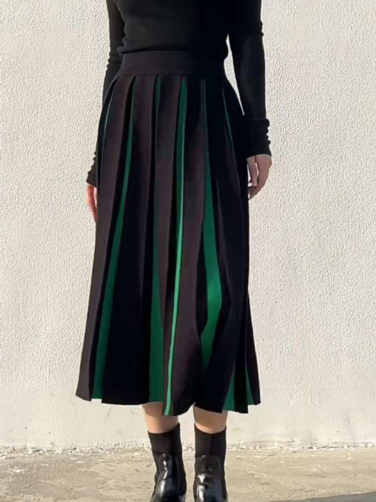 Skirts Women's Autumn Winter Skiing Thick Knitted Color Temperature Gentle Matching Big Hem Fashion Pleated Skiing D2099 230403