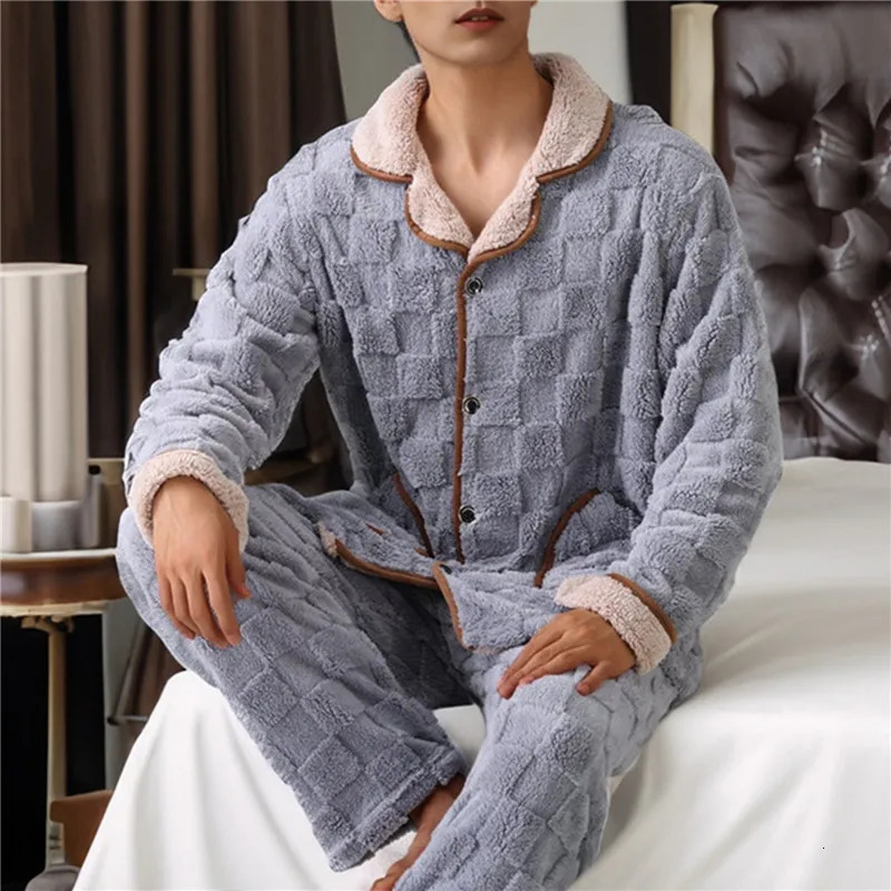 Men's Sleepwear Men Warm Flannel Autumn Winter Pajamas Turndown Collar Longsleeved Trousers Twopiece Set Loose Comfortable Suit 231102Z