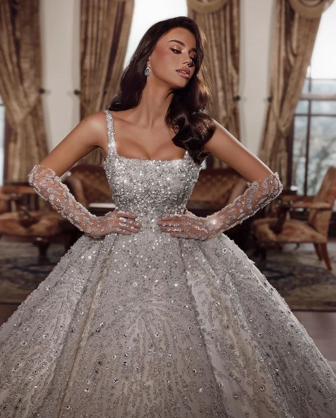 Luxury Ball Gown Wedding Dresses Long Sleeves Bateau Straps Sequins Appliques Ruffles Bridal Gowns Diamonds Formal Dress Plus Size Custom Made Vestido