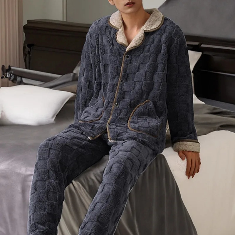Men's Sleepwear Men Warm Flannel Autumn Winter Pajamas Turndown Collar Longsleeved Trousers Twopiece Set Loose Comfortable Suit 231102Z
