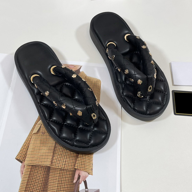 Womens Sandals Flip Flop Slippers Beach Shoes Round Toes Flat Heels Slides With Metal Letter Heart-shaped Mules Summer Casual Shoe Ladies Quilted Texture Mules, Khaki
Womens Sandals Flip Flop Slippers Beach Shoes Round Toes Flat Heels Slides With Metal Letter Heart-shaped Mules Summer Casual Shoe Ladies Quilted Texture Mules, Khaki