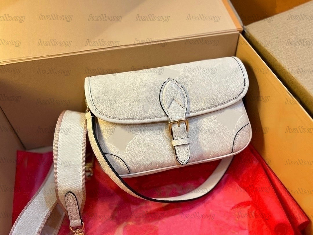 Women Designer Bags Diane M46388 Monograms Empreint Totes Luxurys Handbags Removable Shoulder Strap Cross Body Bags, Color 01
Women Designer Bags Diane M46388 Monograms Empreint Totes Luxurys Handbags Removable Shoulder Strap Cross Body Bags, Color 01