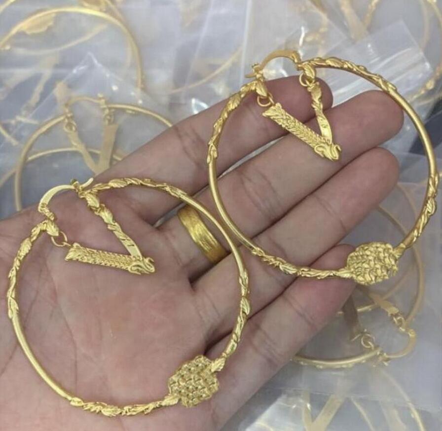 Fashion Designed Hoop Exaggerated Big Round V letter Earings Banshee Medusa portrait brass 18K gold plated women Designer Jewelry christmas gift MER --01-1
Fashion Designed Hoop Exaggerated Big Round V letter Earings Banshee Medusa portrait brass 18K gold plated women Designer Jewelry christmas gift MER --01-1