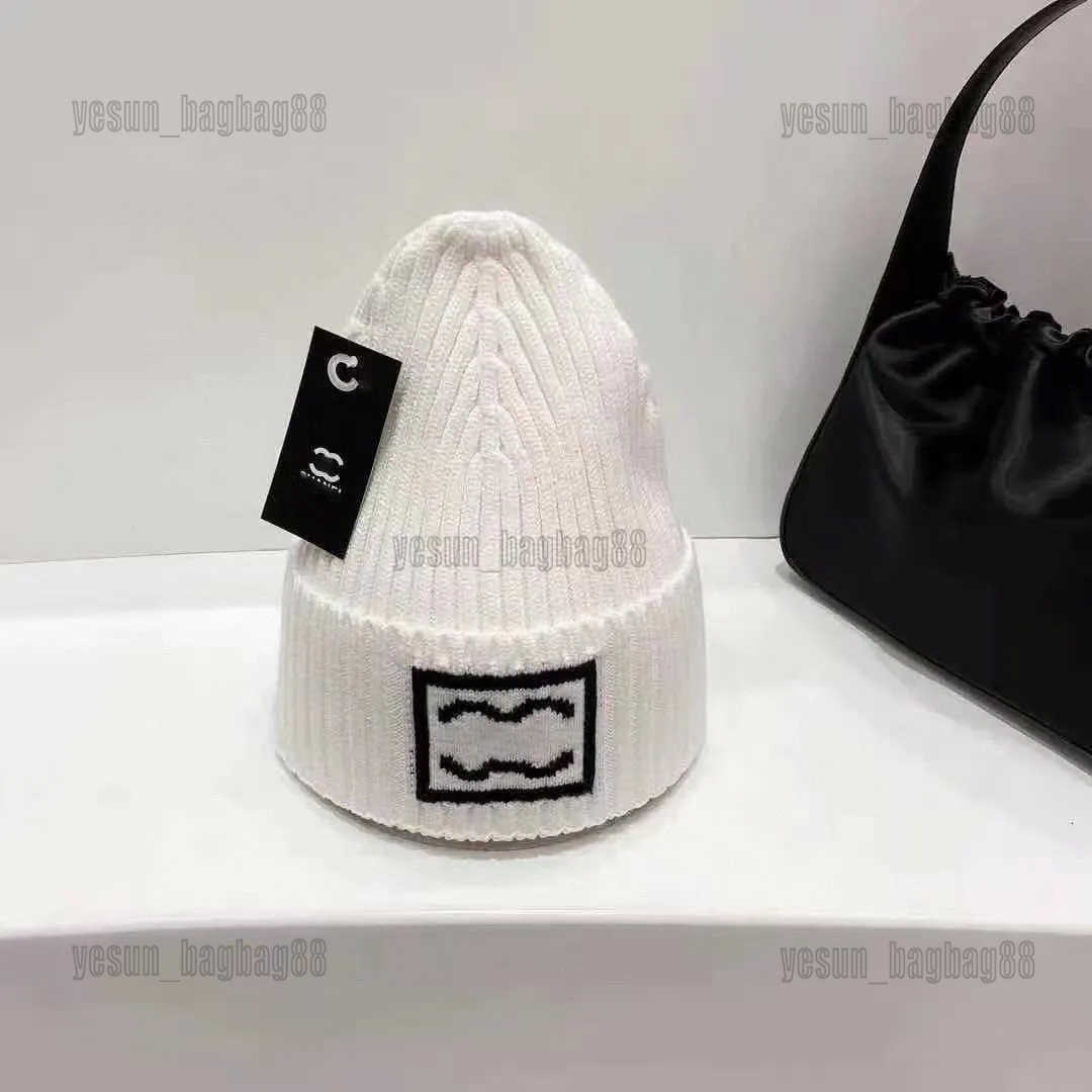 Designer Luxury Channel Classic Knitted Hat Winter Warm Fashion Cap Popular Thickened Beanie Versatile Mens And Womens Headwear
Designer Luxury Channel Classic Knitted Hat Winter Warm Fashion Cap Popular Thickened Beanie Versatile Mens And Womens Headwear