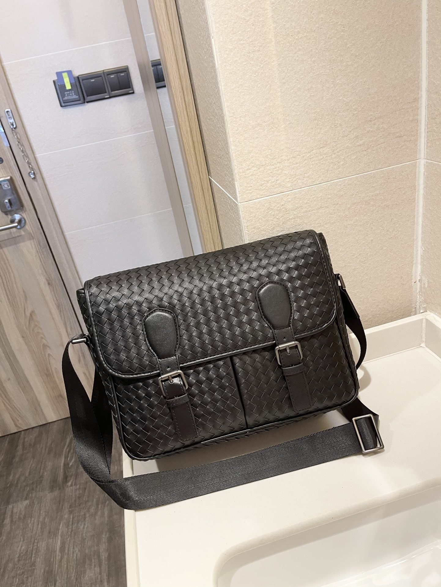 Woven Messenger bag Men's single shoulder bag Crossbody bag new designer bag men's woven bag brand casual bag, Customize
Woven Messenger bag Men's single shoulder bag Crossbody bag new designer bag men's woven bag brand casual bag, Customize