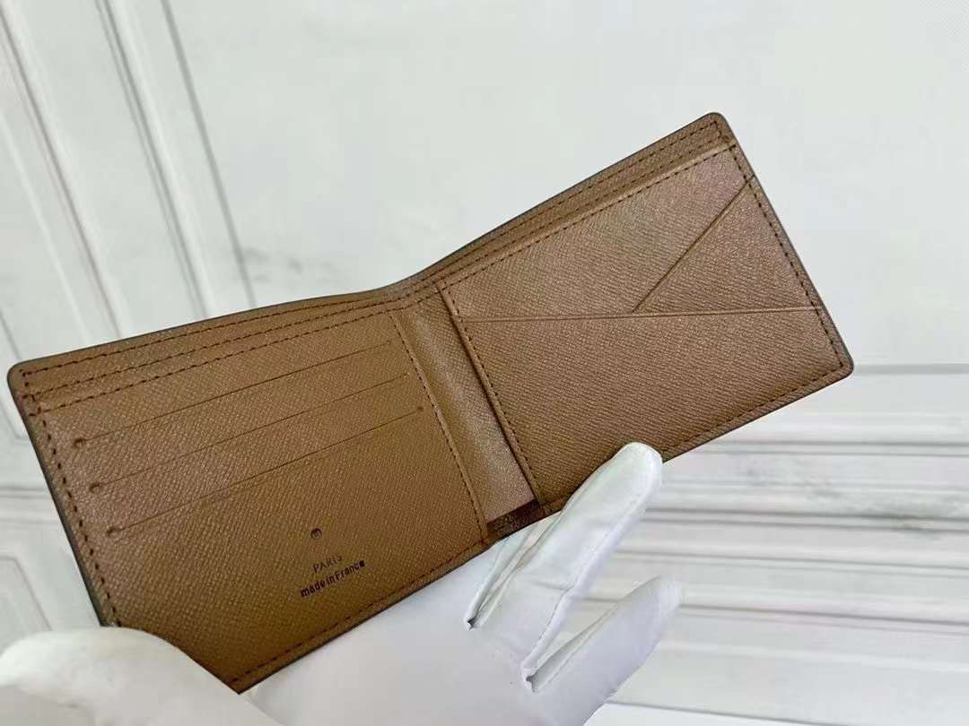 Designer men wallet mens purse high quality fold wallets card holder genuine leather wallet flower serial number date code with original box, Solid black
Designer men wallet mens purse high quality fold wallets card holder genuine leather wallet flower serial number date code with original box, Solid black