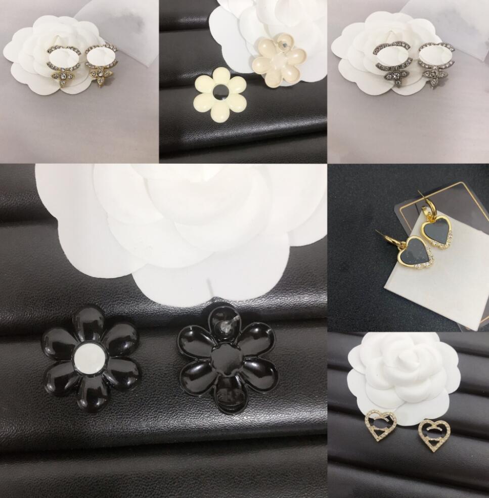 Woman Fashion Charm Earring Designer Crystal Letter Pendant Ear Stud Luxury Brand Jewlery Accessories Wedding Party Womens Jewelry Stud
Woman Fashion Charm Earring Designer Crystal Letter Pendant Ear Stud Luxury Brand Jewlery Accessories Wedding Party Womens Jewelry Stud