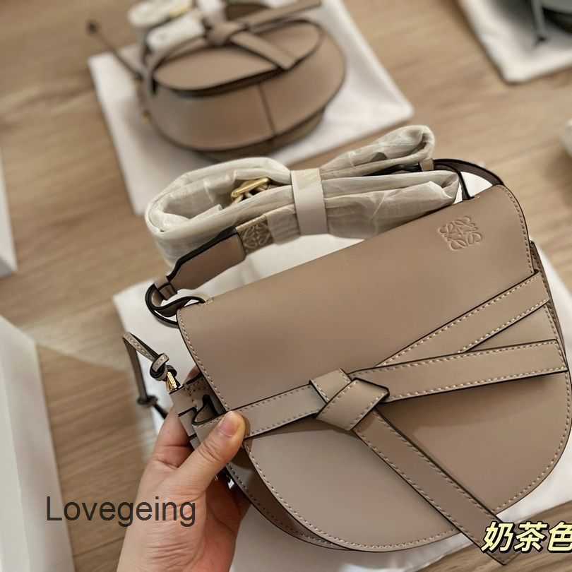 Designer Strap Saddle Gates Body Bags Women Anagram Loews Women's Leather Round Bag Fashion One Shoulder Crossbody Cross 2023 942F, Black 24cm
Designer Strap Saddle Gates Body Bags Women Anagram Loews Women's Leather Round Bag Fashion One Shoulder Crossbody Cross 2023 942F, Black 24cm
