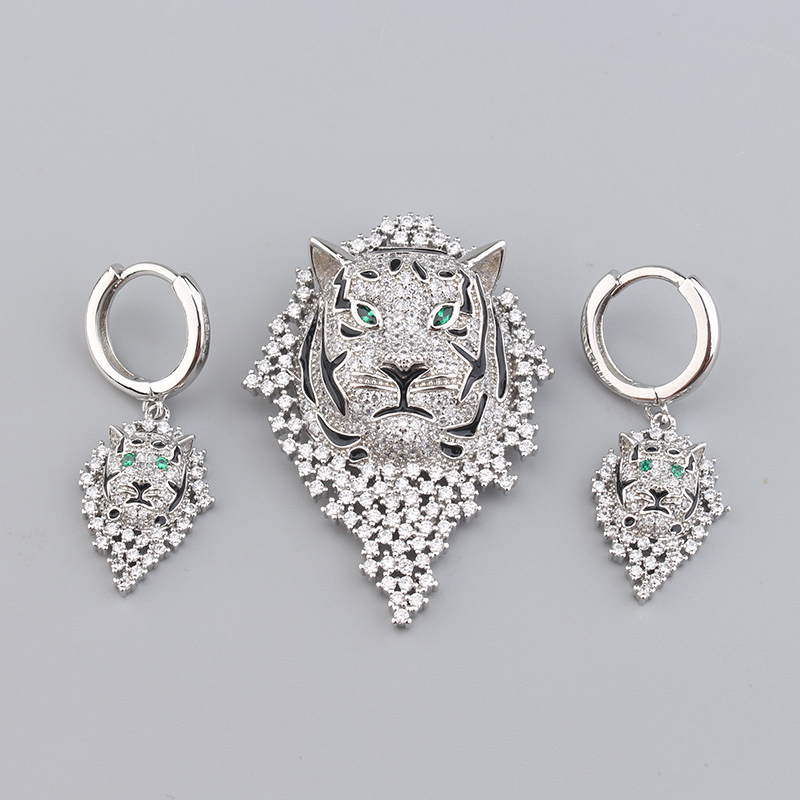 gold silver Tiger animal diamond chains charm earrings Luxury necklace women men designer jewelry high quality Fashion Party Christmas Wedding gifts Birthday girl
gold silver Tiger animal diamond chains charm earrings Luxury necklace women men designer jewelry high quality Fashion Party Christmas Wedding gifts Birthday girl