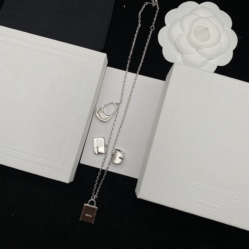 Popular Designer Bag Pendant Necklace Clavicle Chain Classic Silver Handbag Charm Bracelet Top Quality for Women Wedding Party Jewelry Gift
Popular Designer Bag Pendant Necklace Clavicle Chain Classic Silver Handbag Charm Bracelet Top Quality for Women Wedding Party Jewelry Gift