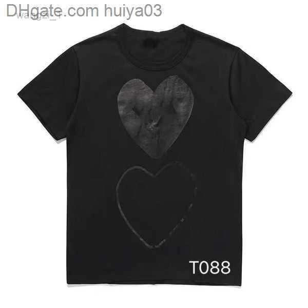 Men's T-shirts Play Designer Casual Women's Des Badge Garcons Quality Print Short Sleeve T-shirt Couple Hearts Tshirt Huiya03 5 LIJU
Men's T-shirts Play Designer Casual Women's Des Badge Garcons Quality Print Short Sleeve T-shirt Couple Hearts Tshirt Huiya03 5 LIJU