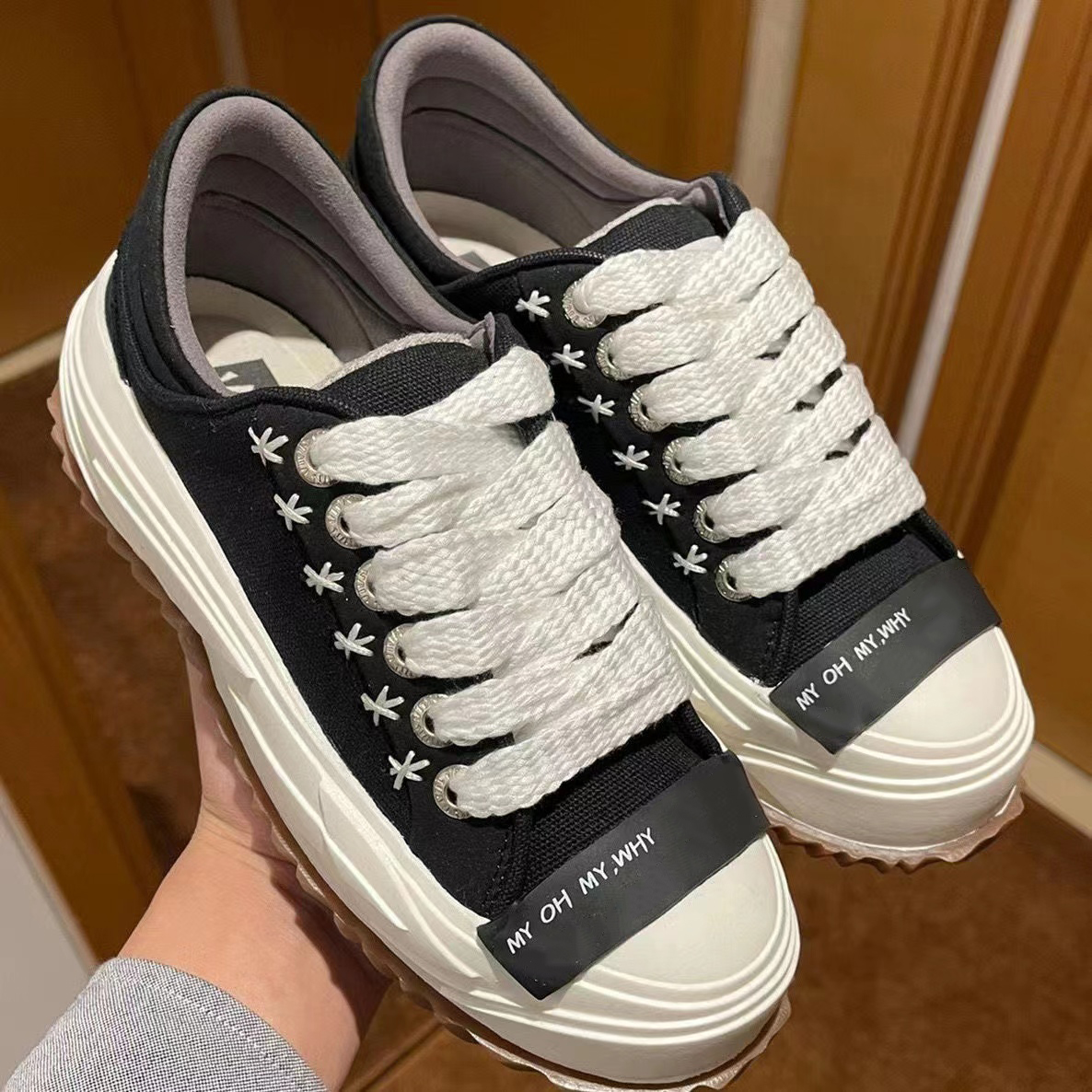 Spring and Summer Popular vTVNss Bread Shoes Men's Low Top Sports Shoes Meteor Series Couple Triangle Shoes Women's Thick Sole
Spring and Summer Popular vTVNss Bread Shoes Men's Low Top Sports Shoes Meteor Series Couple Triangle Shoes Women's Thick Sole