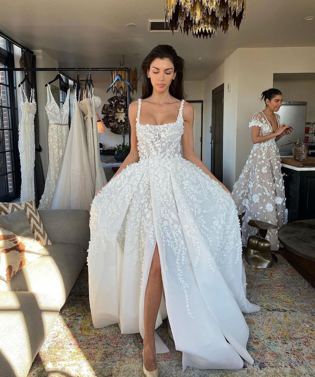 2023 Wedding Dresses Bridal Gown Lace Appplique Straps Front Slit Satin A Line Ruched Sweeptrain Custom Plus Size Country Beach Vestido De Novia
