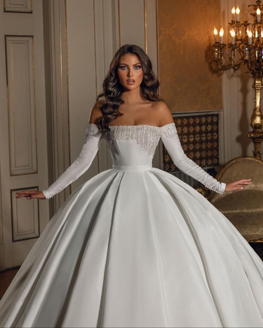 Strapless Ball Gown Dresses Sleeves Beads Crystal Bg Princess Queen Wedding Dress Long Train bridal gowns