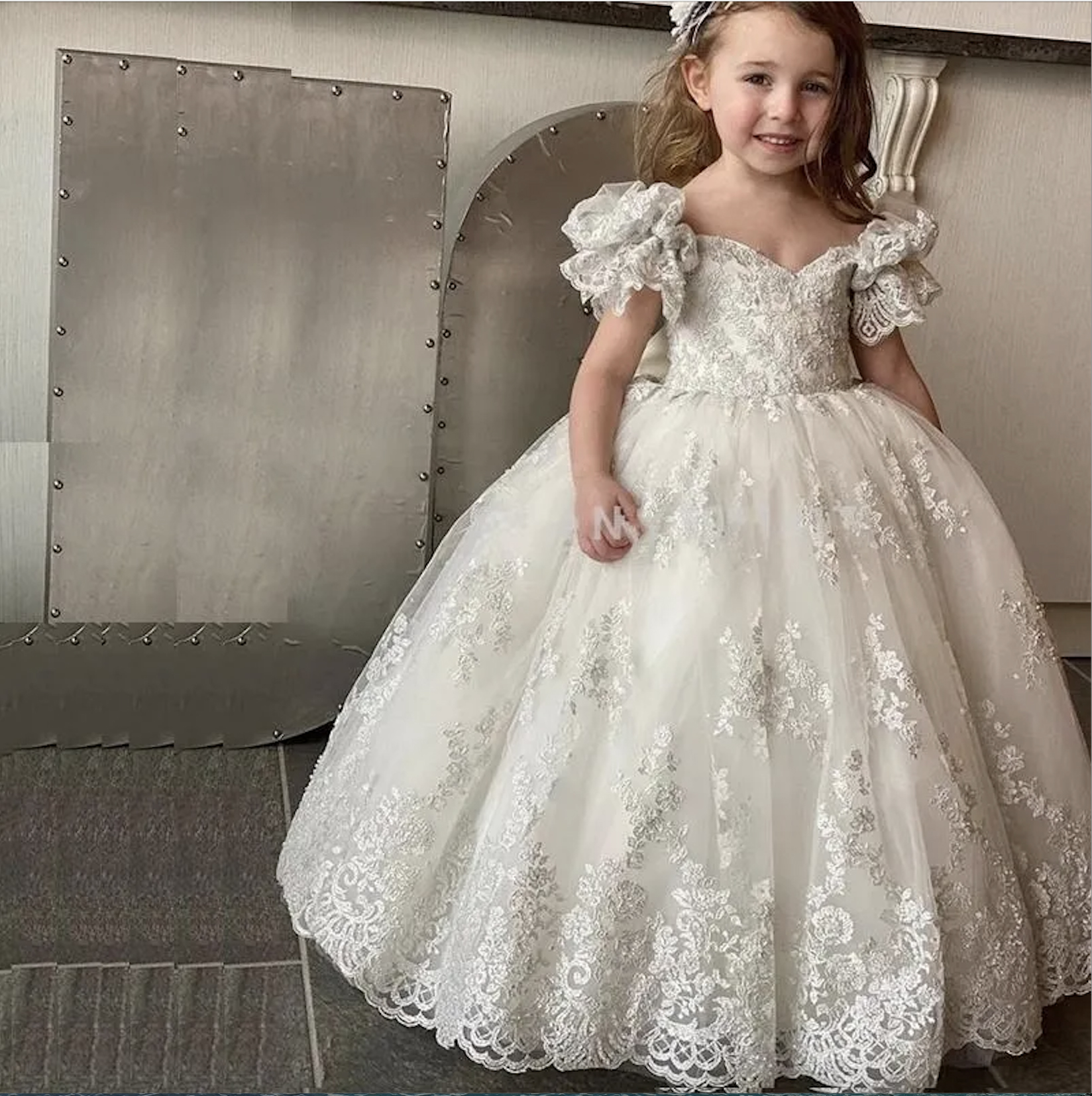 Ivory wer Girls Dresses For Weddings Off Shoulder Sweetheart Lace Appliques Beads Bow Birthday Children Short Sleeves Girl Pageant Gowns or Length