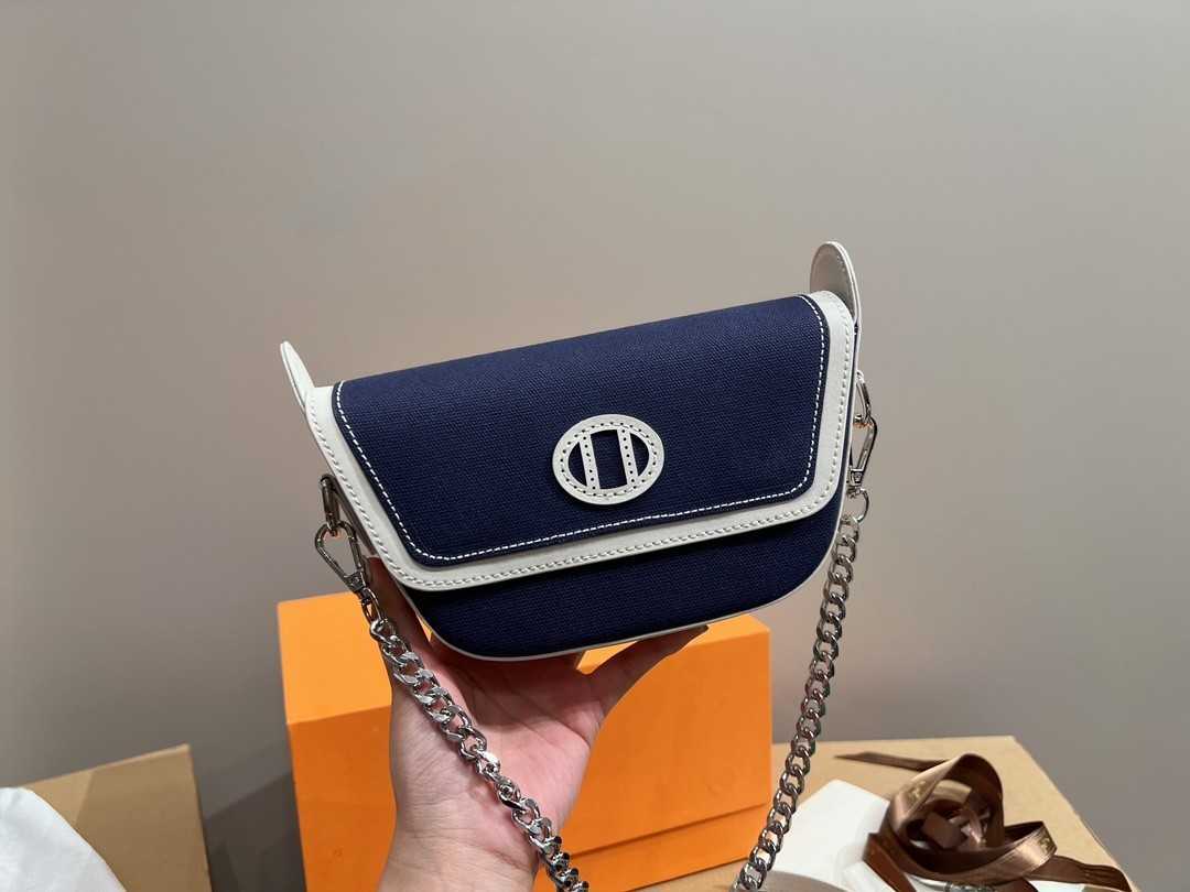 Luxury Designer Bags Handbags Shoulder Crossbody Bag Tote Woman's 2023 New Fashion Texture Leather Multifunctional Messenger bags Envelope bag Factory Direct Sale, 5 size20cm
Luxury Designer Bags Handbags Shoulder Crossbody Bag Tote Woman's 2023 New Fashion Texture Leather Multifunctional Messenger bags Envelope bag Factory Direct Sale, 5 size20cm