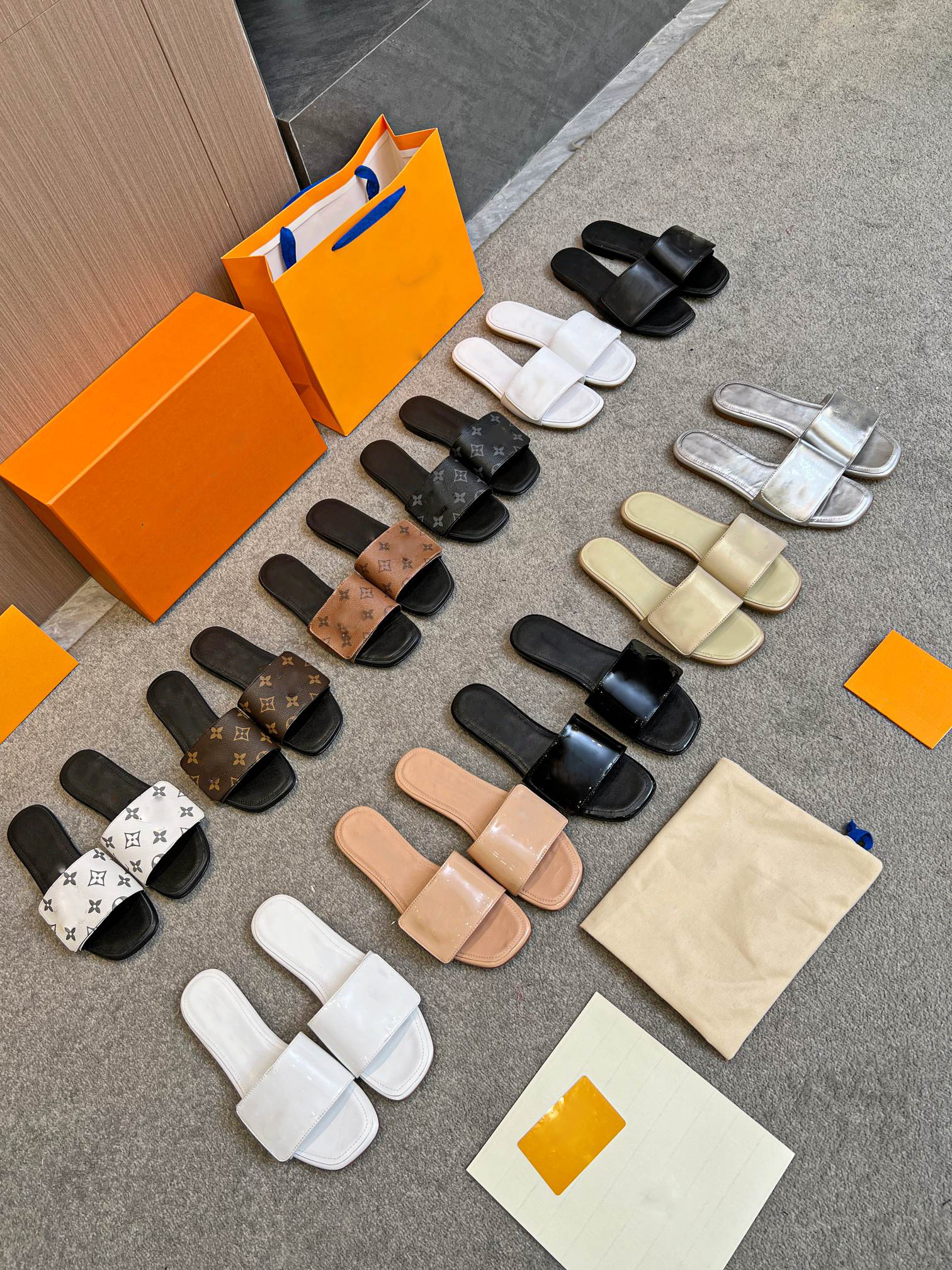 Casual Sandals Shoes for Women 2023 Famous Designer Brand Slippers Fashion High Quality Flat Ladies Flip Flops Luxury Slides New 35-40
Casual Sandals Shoes for Women 2023 Famous Designer Brand Slippers Fashion High Quality Flat Ladies Flip Flops Luxury Slides New 35-40