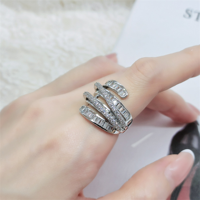2025 Wedding Rings Luxury Jewelry 925 Sterling Silver Fill Designer Princess Cut Handmade 5A Cubic Zircon CZ Diamond Gemstones Party Women Cross Band 