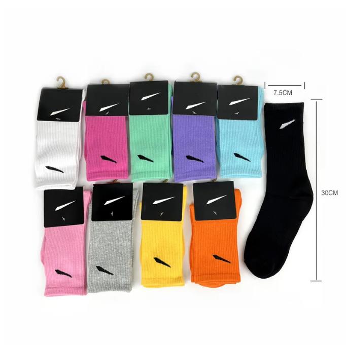 Mens socks Fashion Women and Men Socking High Quality Letter Breathable Cotton Wholesale calzino jogging Basketball football sports sock ANFN
Mens socks Fashion Women and Men Socking High Quality Letter Breathable Cotton Wholesale calzino jogging Basketball football sports sock ANFN