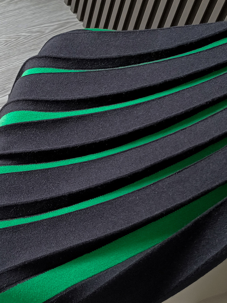 Skirts Women's Autumn Winter Skiing Thick Knitted Color Temperature Gentle Matching Big Hem Fashion Pleated Skiing D2099 230403