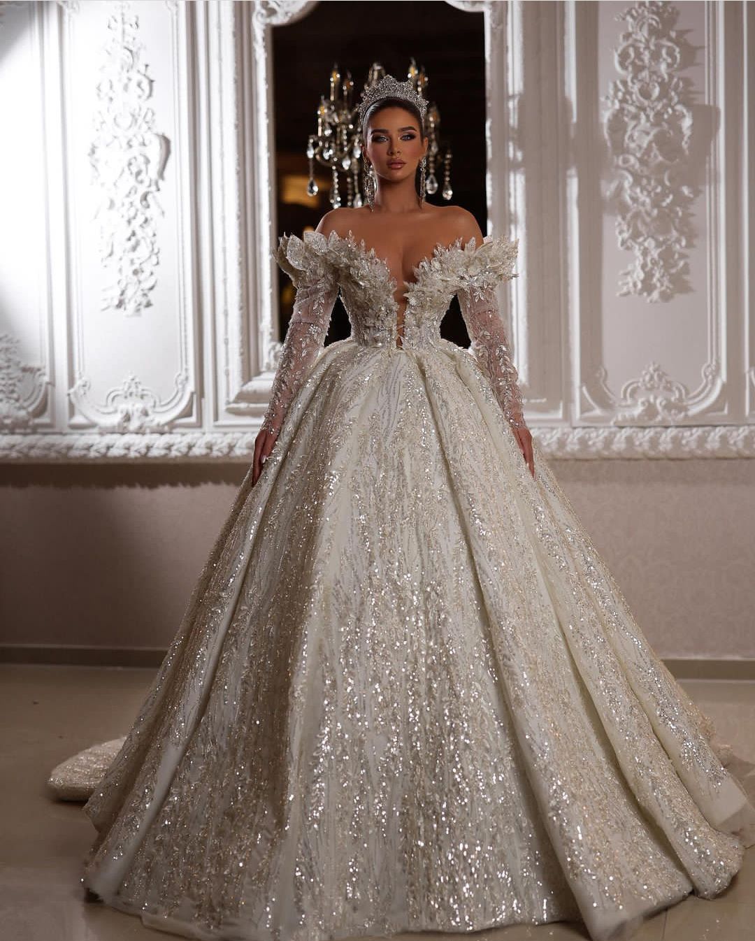 Exquisite Ball Gown Wedding Dresses Long Sleeves V Neck 3D Lace Sequins Appliques Ruffles Bridal Gowns Diamonds Formal Dress Plus Size Custom Made Ves