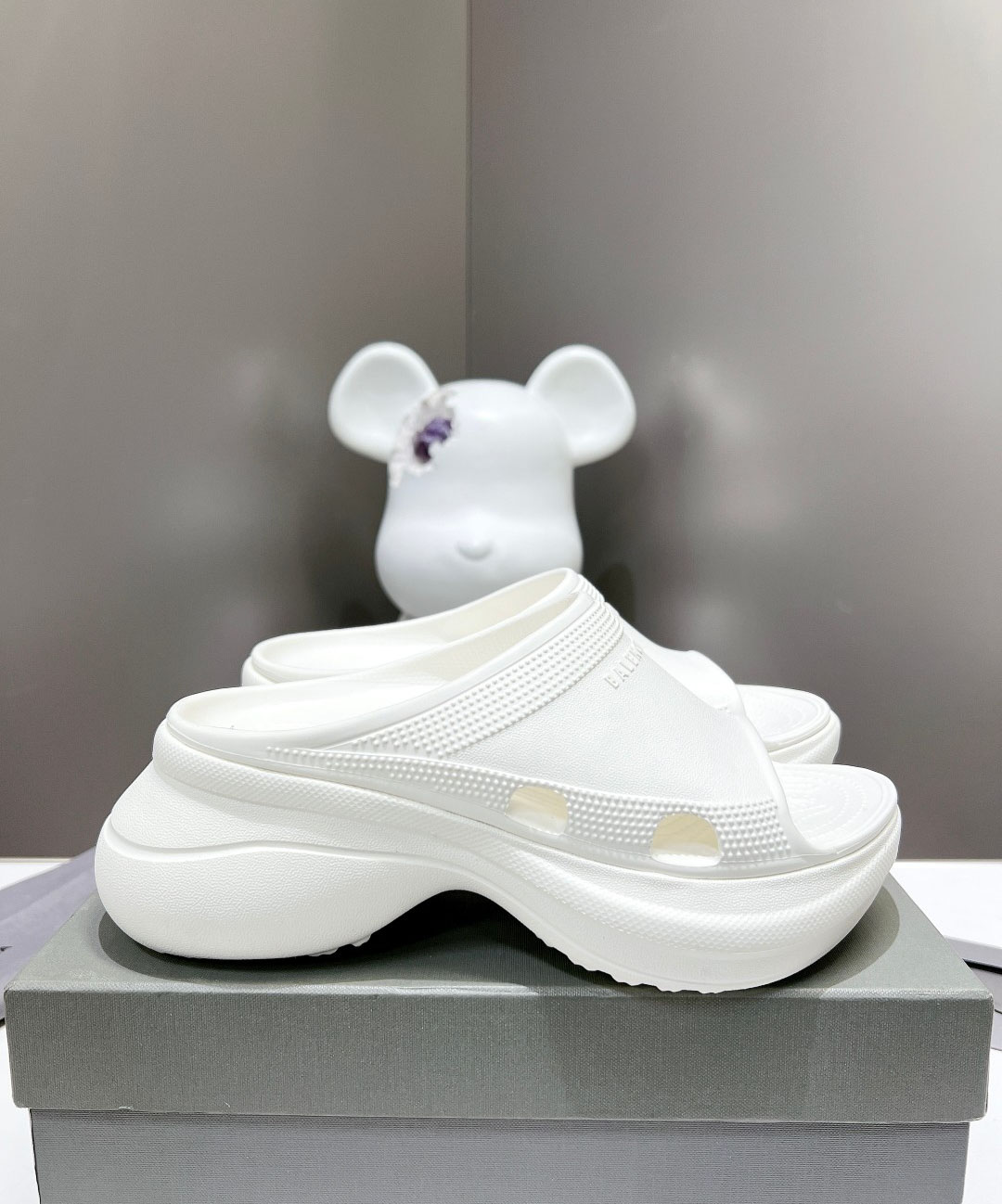 Designer Balenciagas Slippers men women balencigas sandal White Resin pure Ochre bone slippers yezzzys foam runner mens womens balencaigas slipper sliders, Buy the box
Designer Balenciagas Slippers men women balencigas sandal White Resin pure Ochre bone slippers yezzzys foam runner mens womens balencaigas slipper sliders, Buy the box