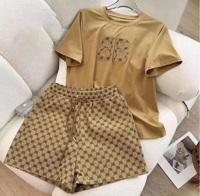 Womens Tracksuits cotton girls two-piece short sleeve fashion T-shirt B letter embroidery design sense of niche suit set, 06
Womens Tracksuits cotton girls two-piece short sleeve fashion T-shirt B letter embroidery design sense of niche suit set, 06