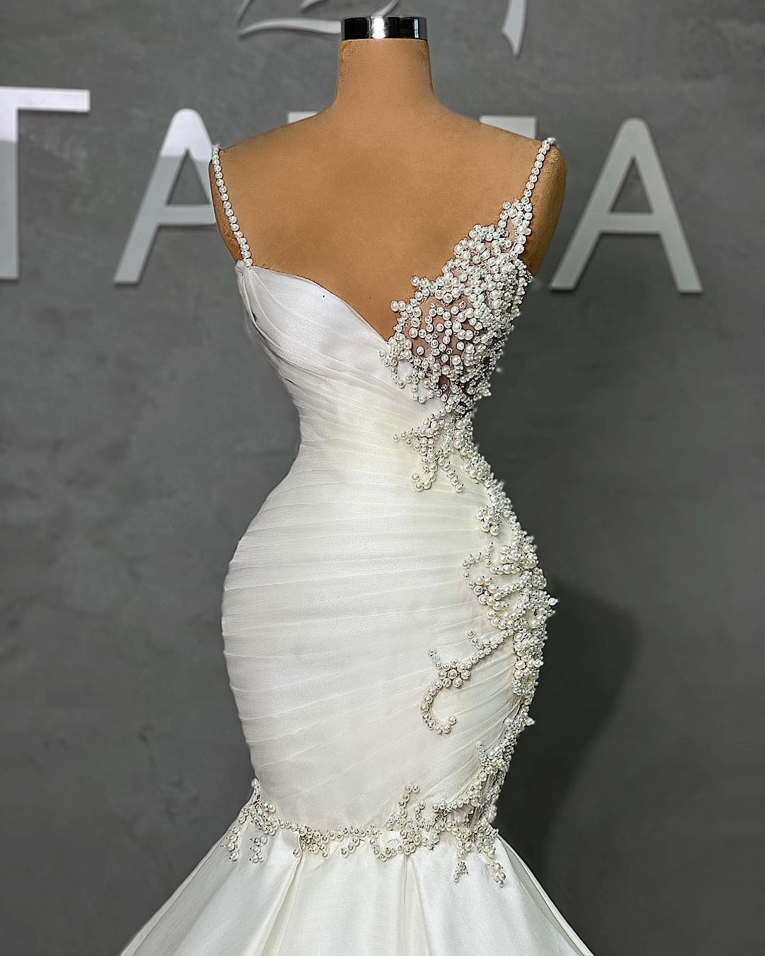 Fashion Spaghetti Straps Mermaid Wedding Dresses Sexy V Neck Bridal Gowns Custom Made Pearls Beading Dress Vestido De Novia