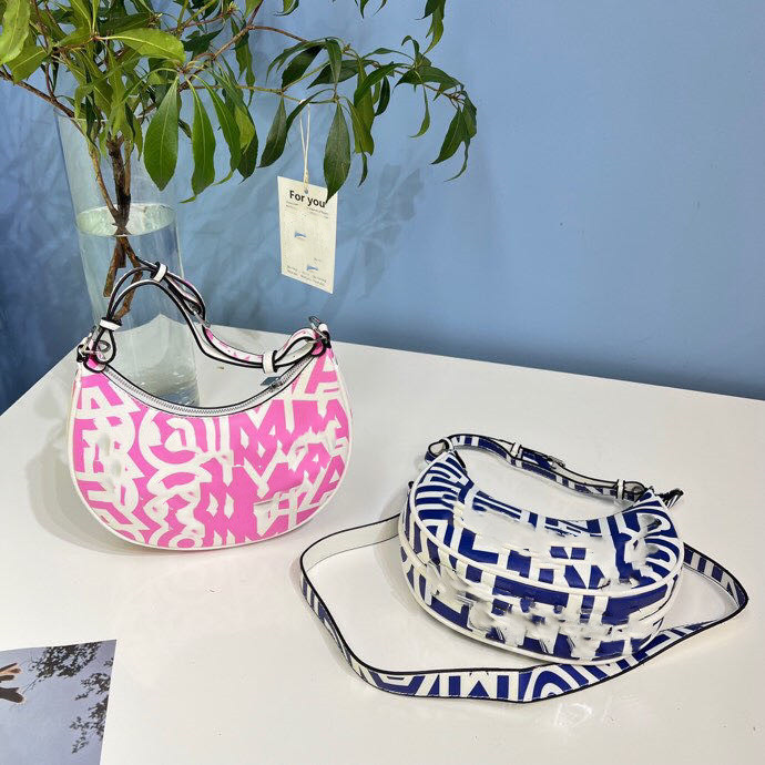 Brand 23SS Messenger Bags Small Bag New Style Women's Bag Wholesale Fashion Underarm Bag Versatile Printed Shoulder Bag, White 3495
Brand 23SS Messenger Bags Small Bag New Style Women's Bag Wholesale Fashion Underarm Bag Versatile Printed Shoulder Bag, White 3495