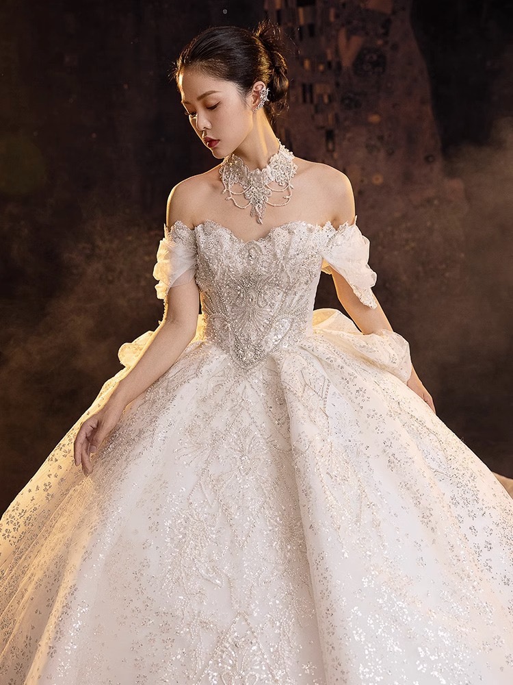 Modest Ball Gown Wedding crystals necklace shiny Bridal Gowns Lace Appliqued Sequins Plus Size Custom Made Sweetheart Neck Beach Mopping Robe Bride Dr