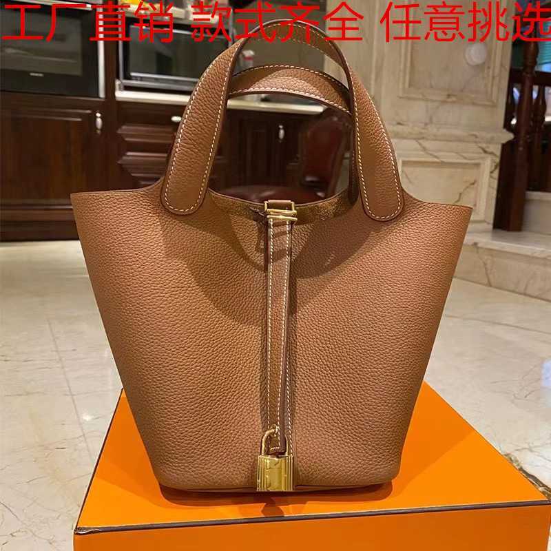 Designer Luxury Lychee Veined Cowhide Vegetable Basket Handmade Casual Handbag h Leather Bucket BagO3HLDTI1 Picotin, Option+wei: chaoshehui 588 one piece
Designer Luxury Lychee Veined Cowhide Vegetable Basket Handmade Casual Handbag h Leather Bucket BagO3HLDTI1 Picotin, Option+wei: chaoshehui 588 one piece